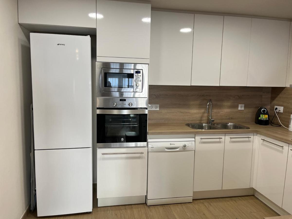 Apartamento En La Playa. Free Parking. Free Wifi L' Escala Bagian luar foto