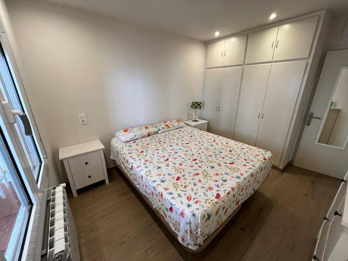 Apartamento En La Playa. Free Parking. Free Wifi L' Escala Bagian luar foto