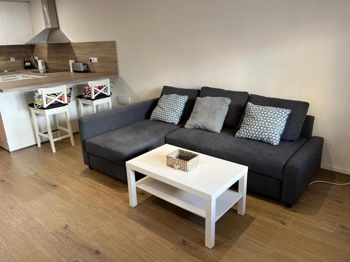 Apartamento En La Playa. Free Parking. Free Wifi L' Escala Bagian luar foto