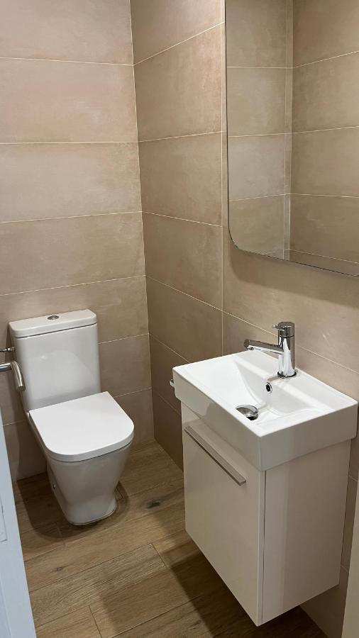 Apartamento En La Playa. Free Parking. Free Wifi L' Escala Bagian luar foto
