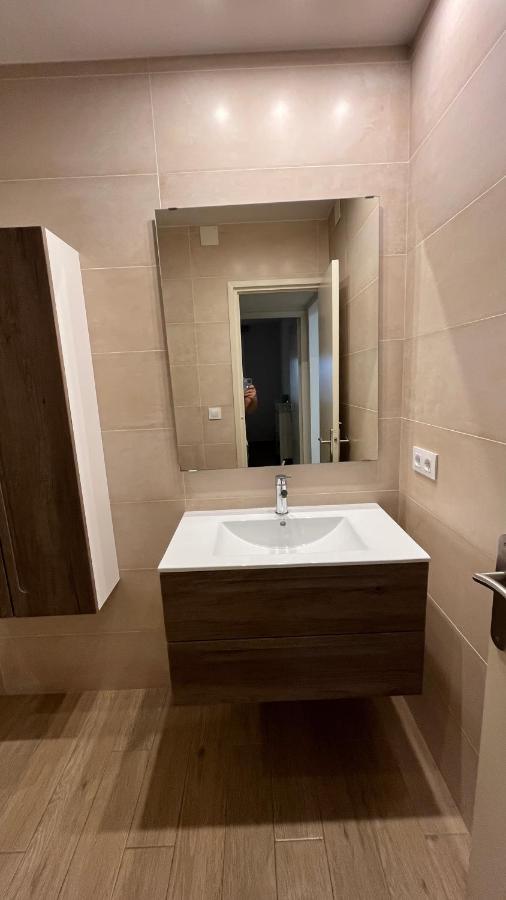 Apartamento En La Playa. Free Parking. Free Wifi L' Escala Bagian luar foto