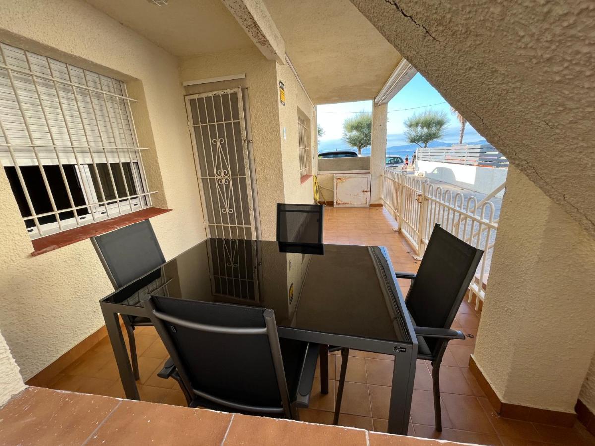 Apartamento En La Playa. Free Parking. Free Wifi L' Escala Bagian luar foto